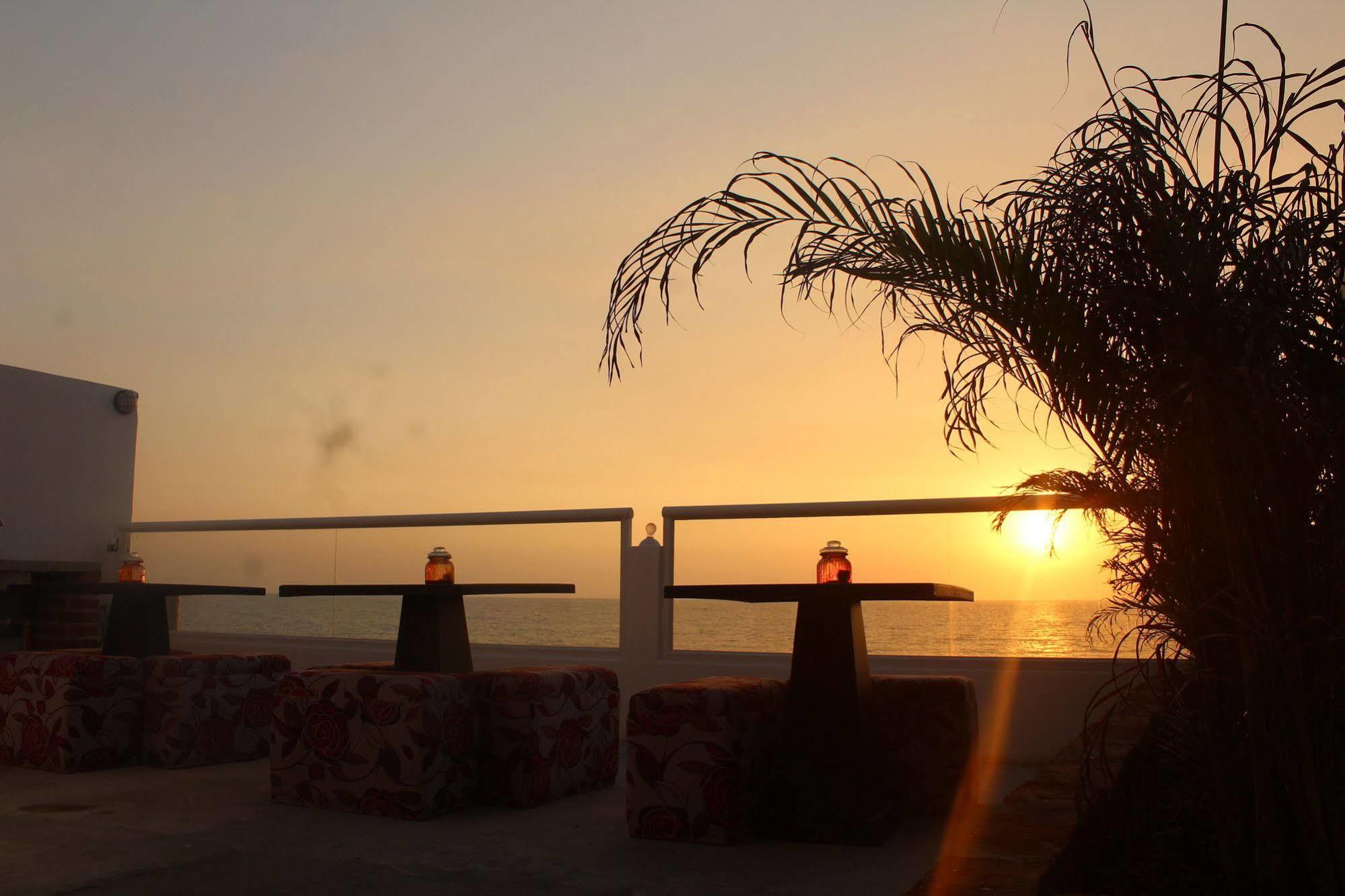 Hotel Boutique El Taino De Sky Montañita Екстериор снимка